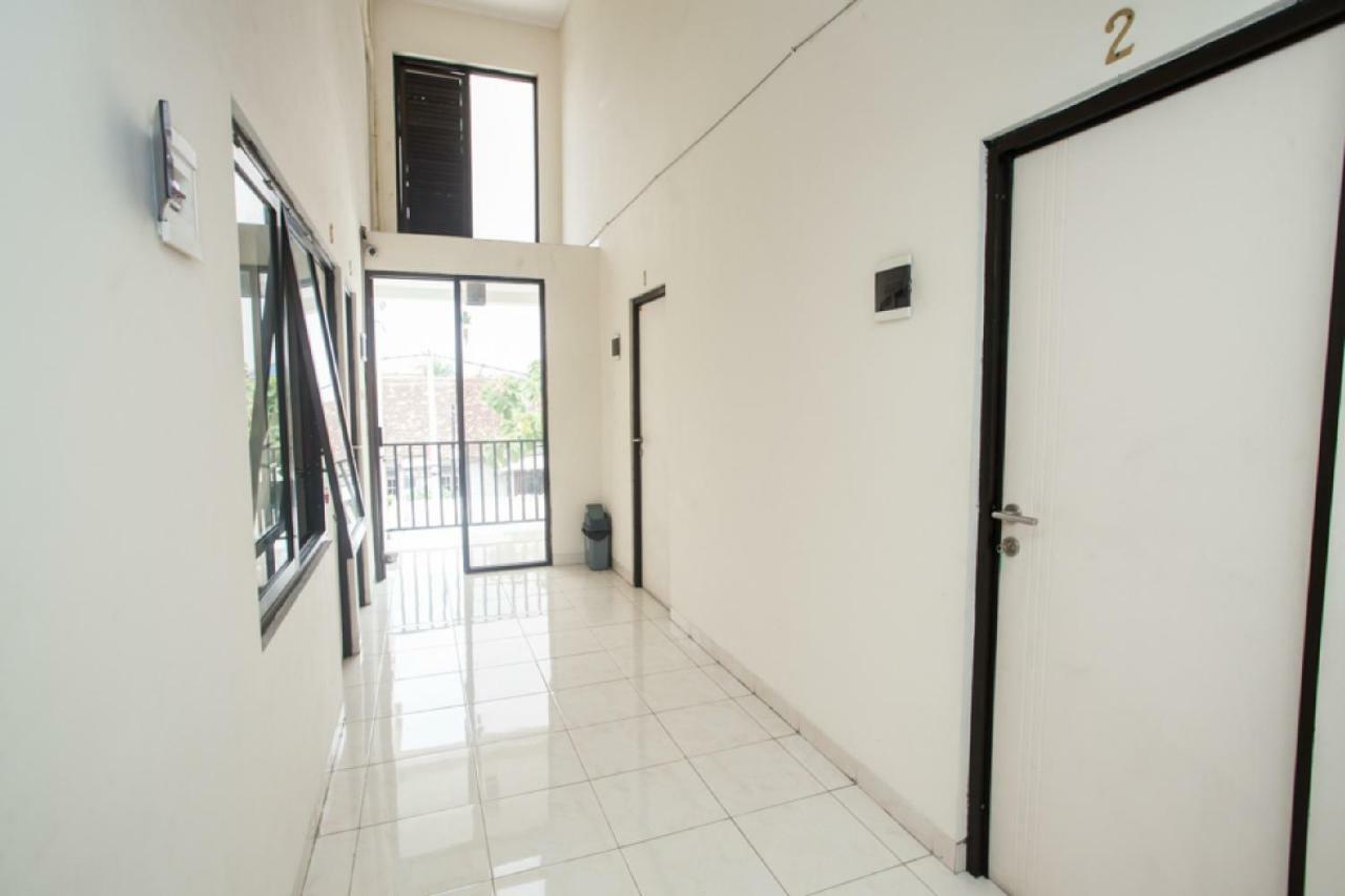 Reddoorz @ Mayjen Sungkono Surabaya Luaran gambar